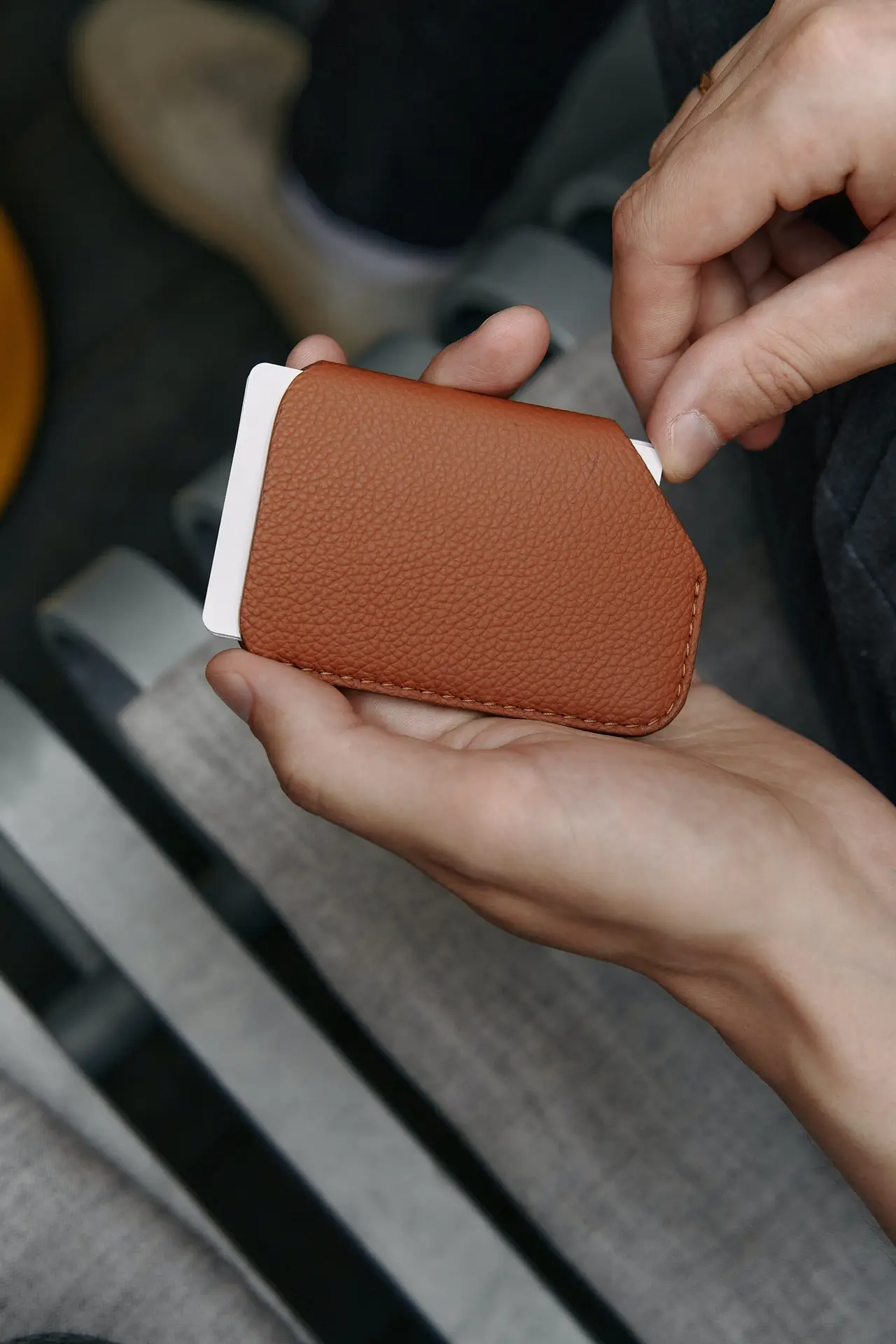 minimalist leather card holder